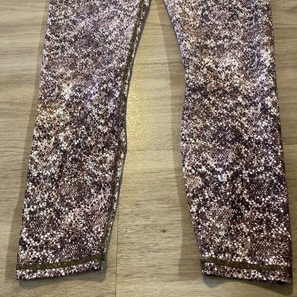 Fabletics Mid - Rise printed powerhold women's athletic leggings size  XS - Picture 2 of 8